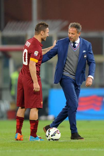 Scambio di saluti tra Totti e Mihajlovic. LaPresse